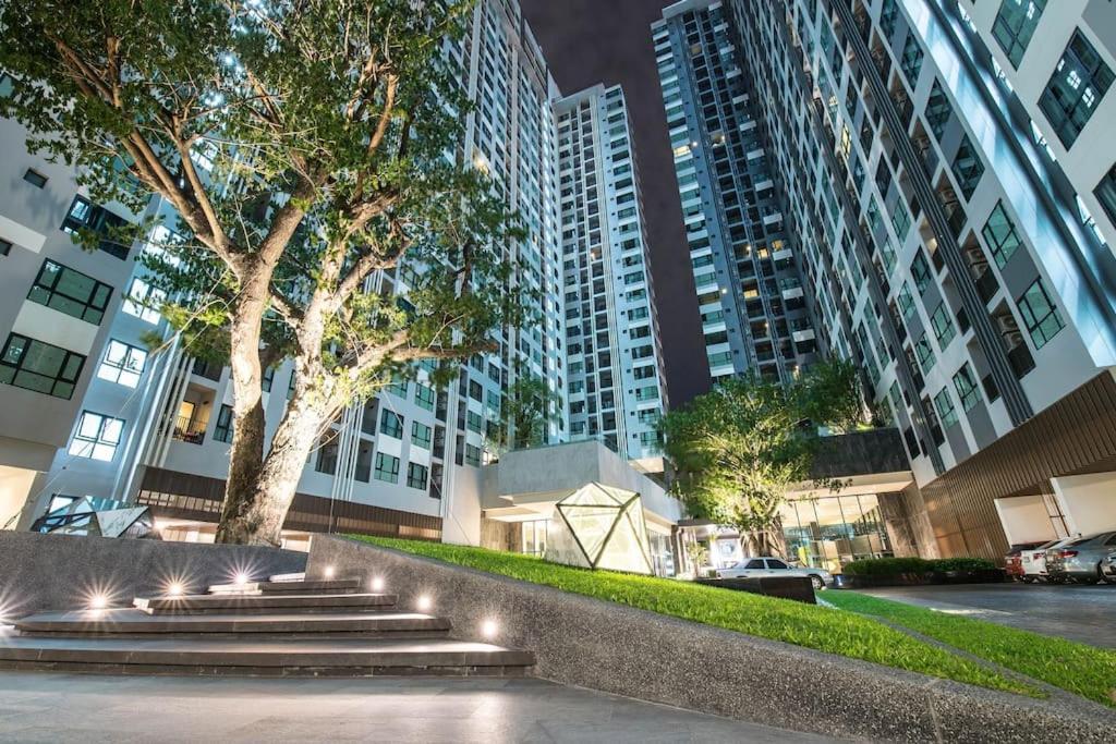 The Base Central Pattaya Seaview Exterior photo