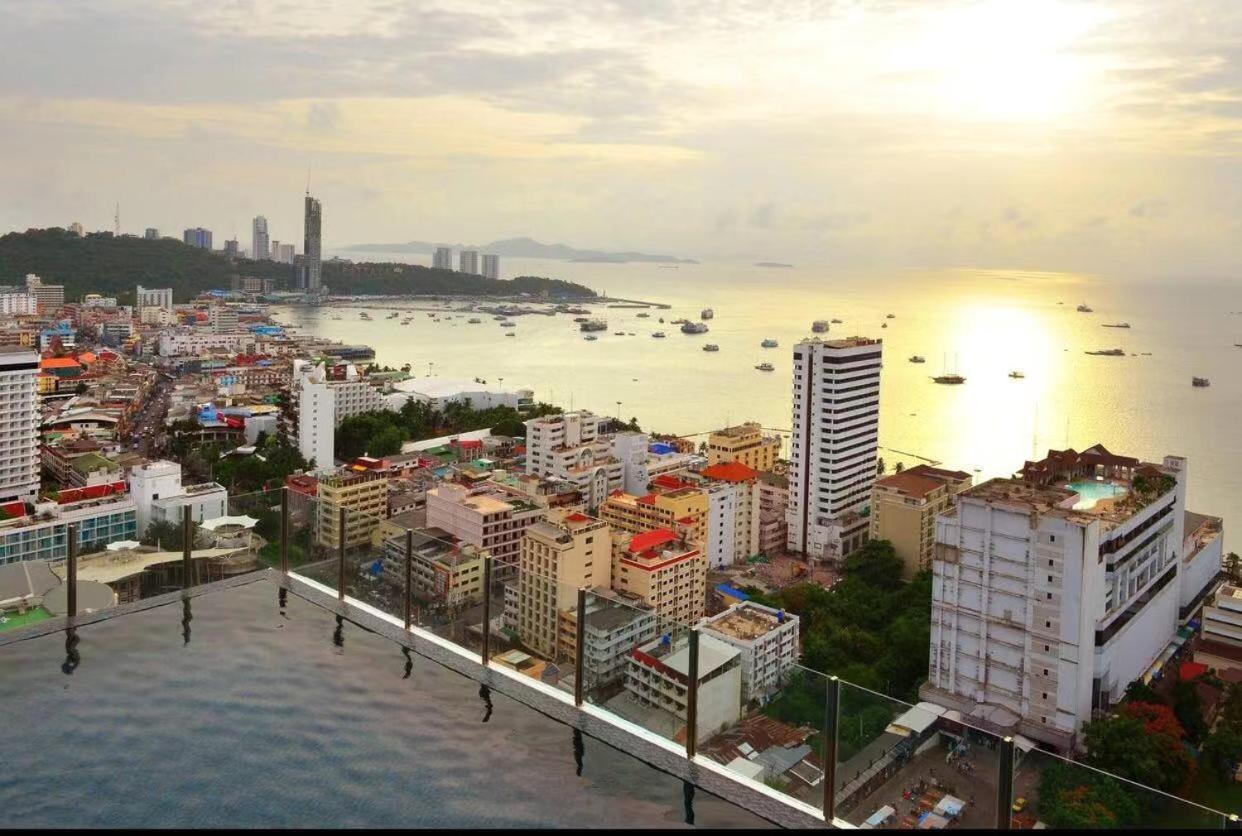 The Base Central Pattaya Seaview Exterior photo