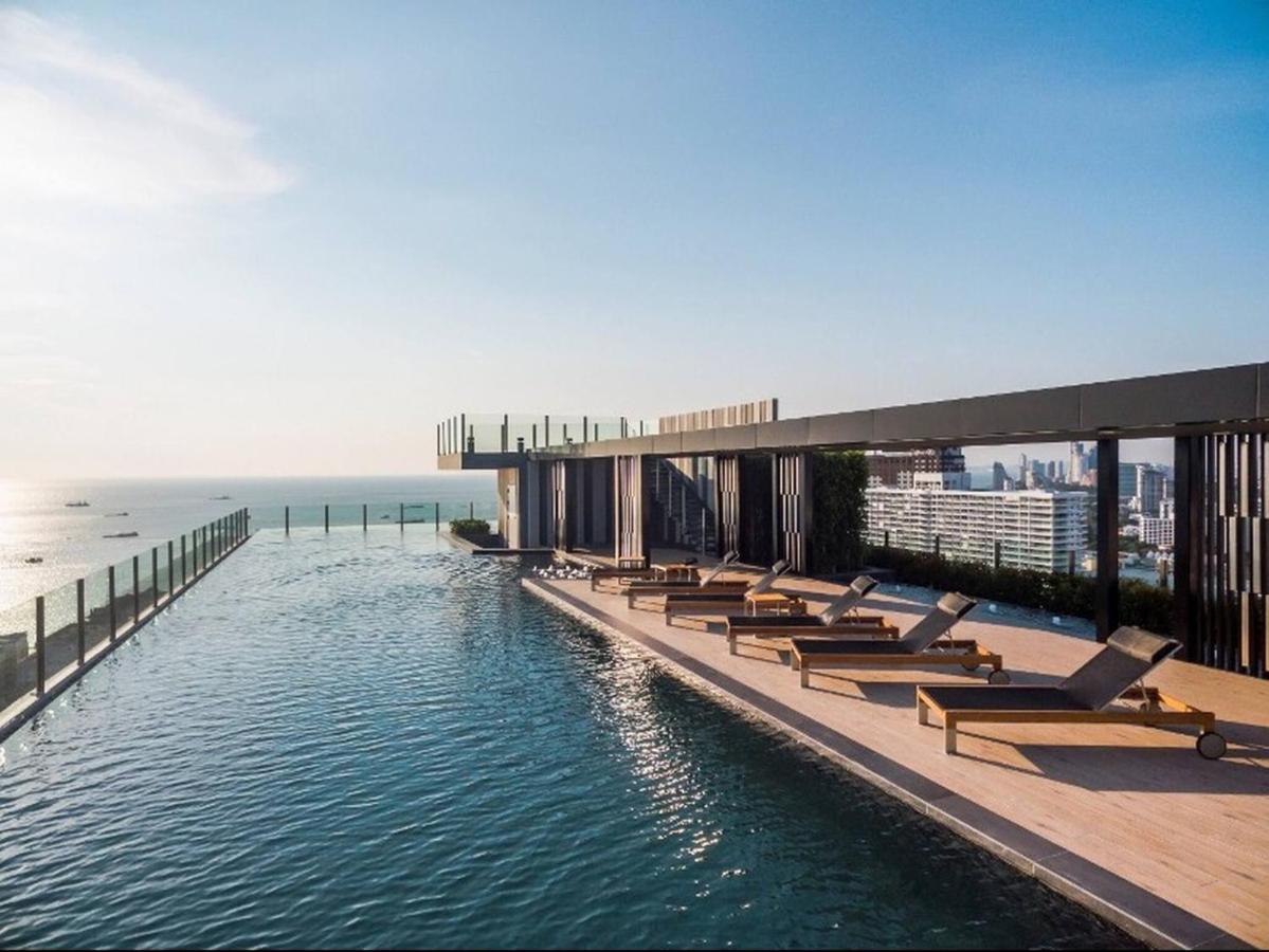 The Base Central Pattaya Seaview Exterior photo