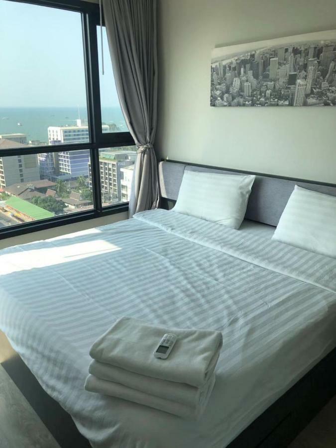 The Base Central Pattaya Seaview Exterior photo