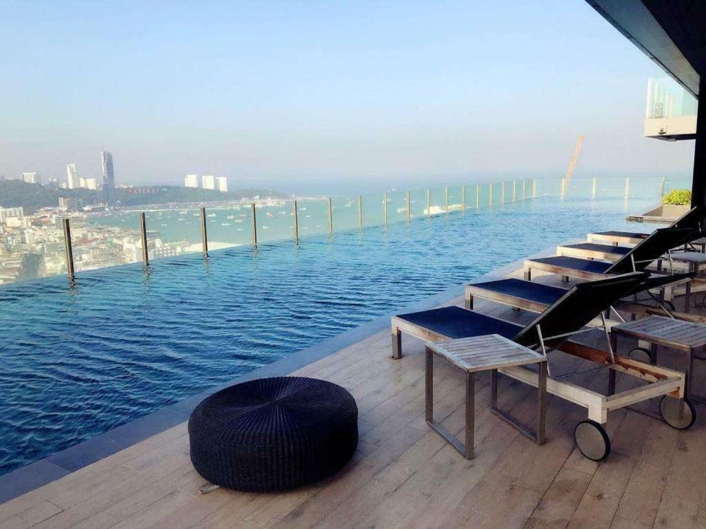 The Base Central Pattaya Seaview Exterior photo