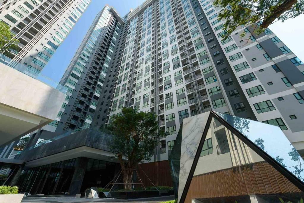 The Base Central Pattaya Seaview Exterior photo